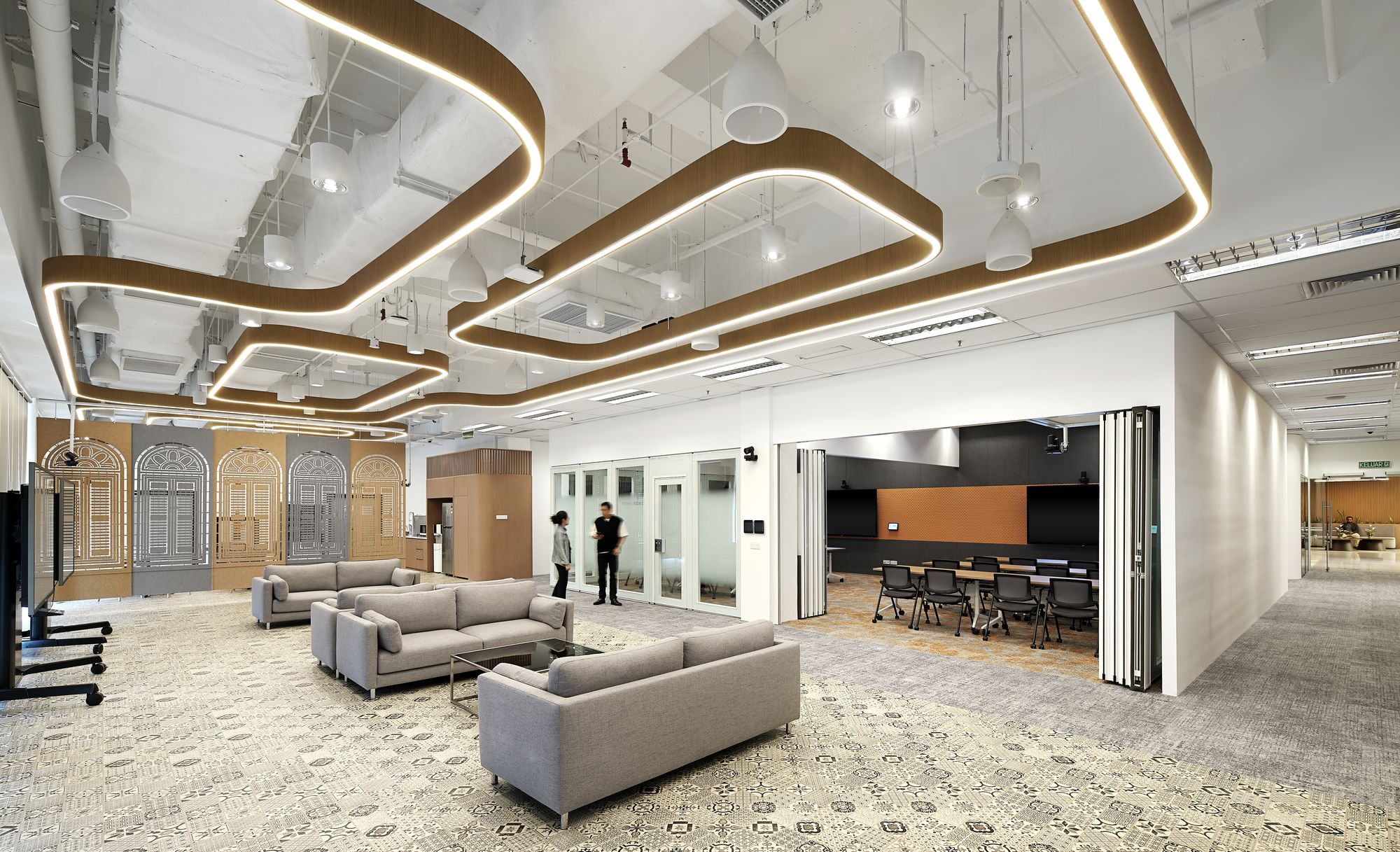 Cyberjaya Tech Hub: Swag Trends for Malaysia's Digital Nomads